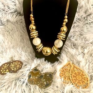 Set of necklace with 3 types of earrings